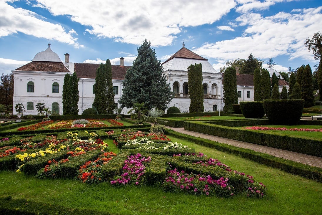Inițial s-a crezut că povestea privind cumpărarea Castelului Wesselenyi din Jibou de către statul ungar printr-o serie de vânzări succesive se va termina în favoarea administrației județene