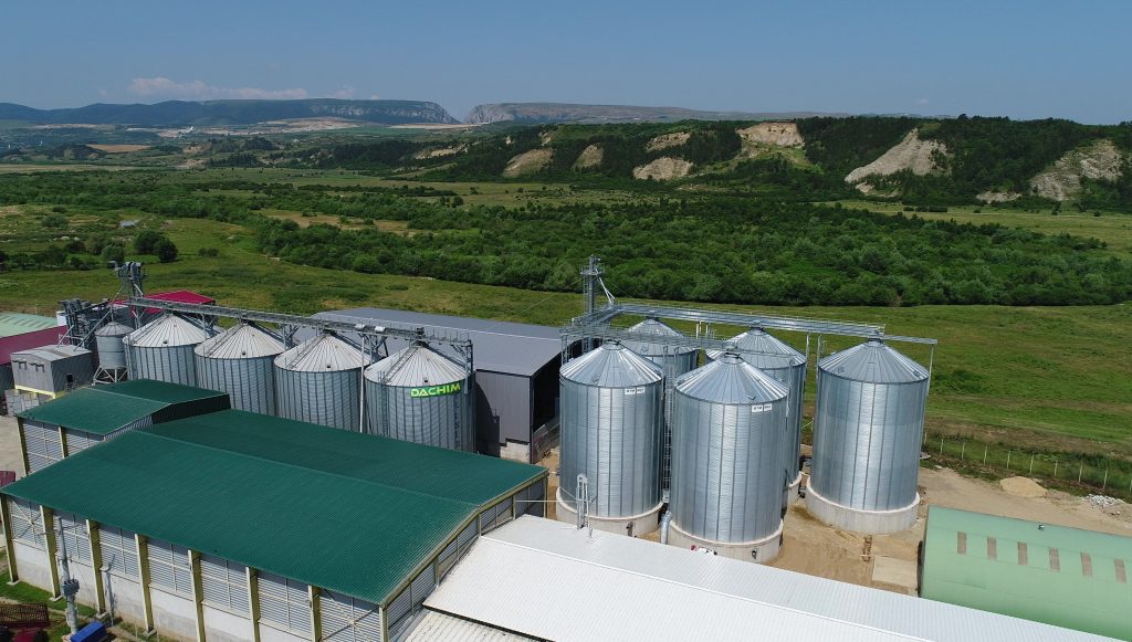 Consiliul Concurenței a aprobat tranzacția de preluare a companiilor Dachim și Supliment de la grupul Vetimex Capital (deținută de familia Korponay), de către ROCA Agri RDF. Divizia de agricultură a ROCA Investments va prelua integral controlul ambelor societăți.