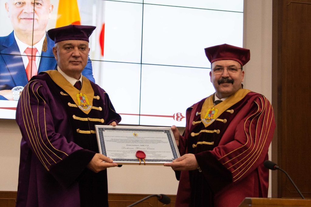 Daniel Metz, președintele companiei NTT DATA Romania, a primit titlul de doctor honoris causa al Academiei Forțelor Terestre (AFT) Sibiu.