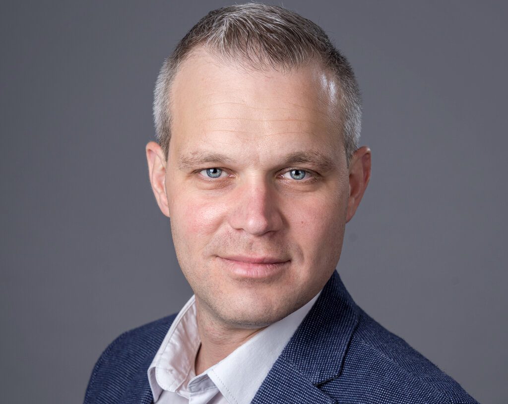 Florin Oprea busy brokers
