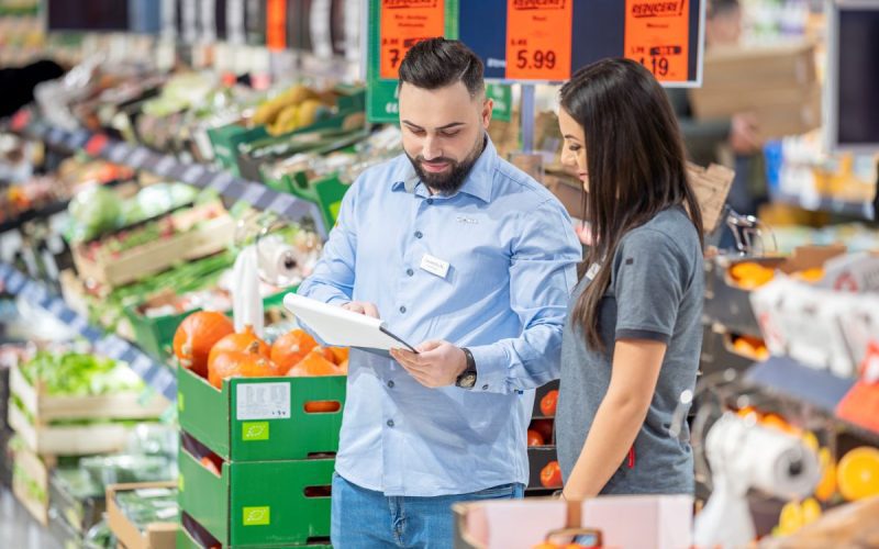 Grupul german de retail Lidl a oferit locuitorilor din Ucraina locuri de muncă la depozite precum cele din județele Mureș sau Timiș.