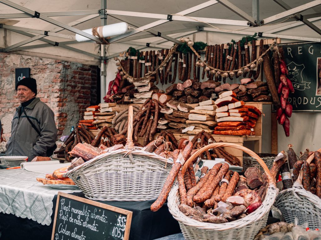 Festivalul fabricanților de produse tradiționale SlanăFest a adunat la standuri sute de clujeni, dar și personalități în domeniu.