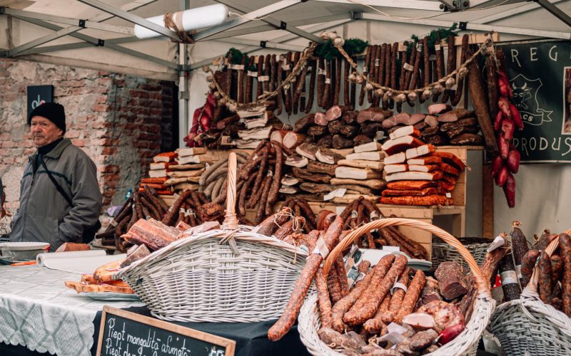 Festivalul fabricanților de produse tradiționale SlanăFest a adunat la standuri sute de clujeni, dar și personalități în domeniu.