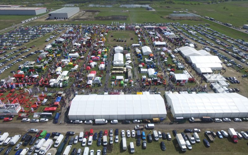 n zona Tetarom III se desfășoară atât activități de producție, cât și expoziții