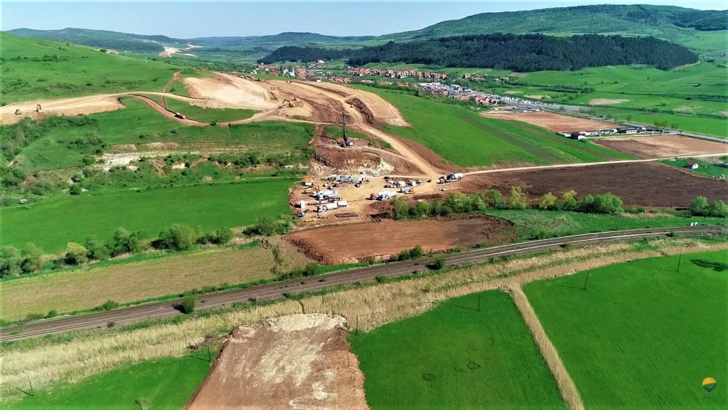 Direcția Silvică Sălaj (DSS) a informat că lemnele rezultate în urma scoaterii din fondul forestier a terenurilor pentru construirea Autostrăzii Translvania (A3) vor ajunge la proprietarii acestora.