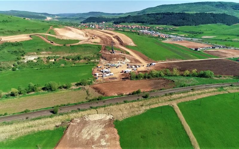 Direcția Silvică Sălaj (DSS) a informat că lemnele rezultate în urma scoaterii din fondul forestier a terenurilor pentru construirea Autostrăzii Translvania (A3) vor ajunge la proprietarii acestora.