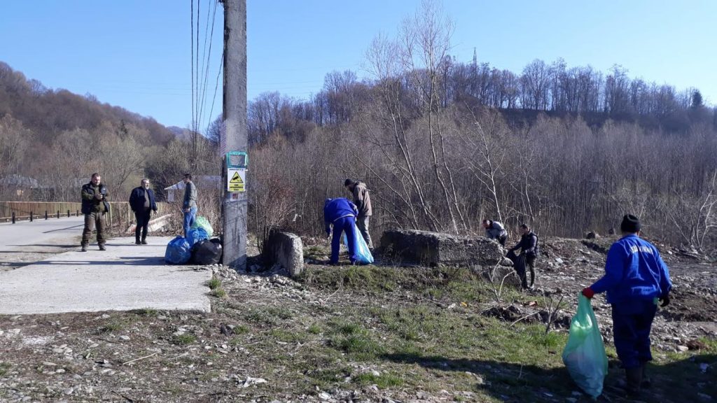 14 tone de deșeuri au fost colectate în primele 10 zile ale campaniei “Curățăm România”, derulată de Administrația Națională Apele Române