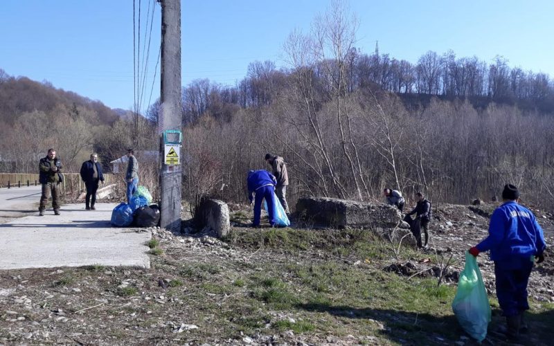 14 tone de deșeuri au fost colectate în primele 10 zile ale campaniei “Curățăm România”, derulată de Administrația Națională Apele Române