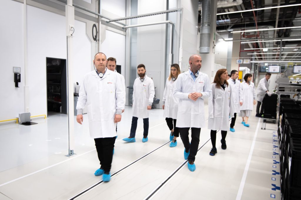 Deputații din Comisia de tehnologie a informației și comunicații (IT&C) au efectuat o vizită în teren la fabrica Bosch din județul Cluj. Aceasta a fost organizată de președintele comisiei, Sabin Sărmaș.