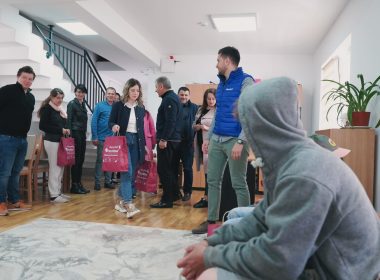 Compania TeraSteel, Consiliul Județean, Asociația Împarte Bucurie au demarat o campanie de cadouri de Paște destinată caselor de tip familial din Bistrița-Năsăud.