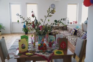Compania TeraSteel, Consiliul Județean, Asociația Împarte Bucurie au împărțit cadouri destinate caselor de tip familial din Bistrița-Năsăud.