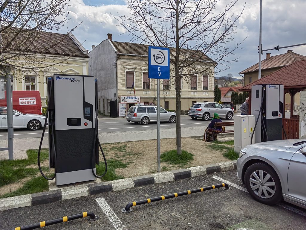 Patru stații de reîncărcare pentru vehicule electrice sunt funcționale în municipiul Zalău.