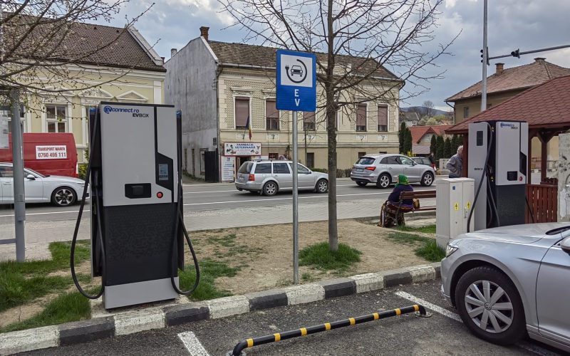 Patru stații de reîncărcare pentru vehicule electrice sunt funcționale în municipiul Zalău.