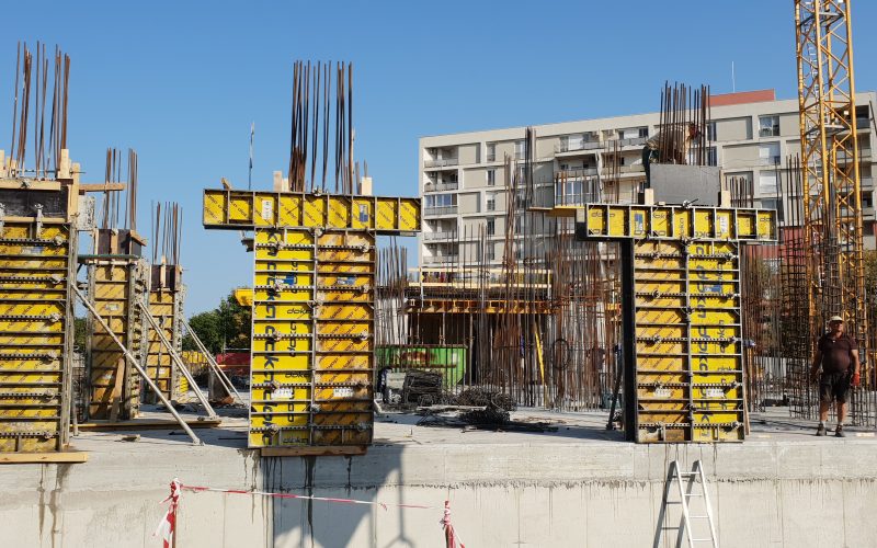 În România, prețurile apartamentelor, caselor și terenurilor sunt estimate să urce cu peste 10%, în funcție de oraș, zonă și segment, susține președintele RE/MAX România, Răzvan Cuc.