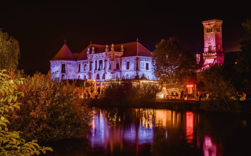 Festivalul Electric Castle, de la domeniul Banffy din Bonțida, va aduna 300 de artiști și peste 250.000 de participanții.