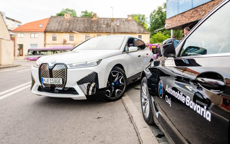 Tenismena română Simona Halep a semnat, la Cluj, un acord cu compania Automobile Bavaria Group (ABG) prin care a fost desemnată ca partener al dealerului auto.