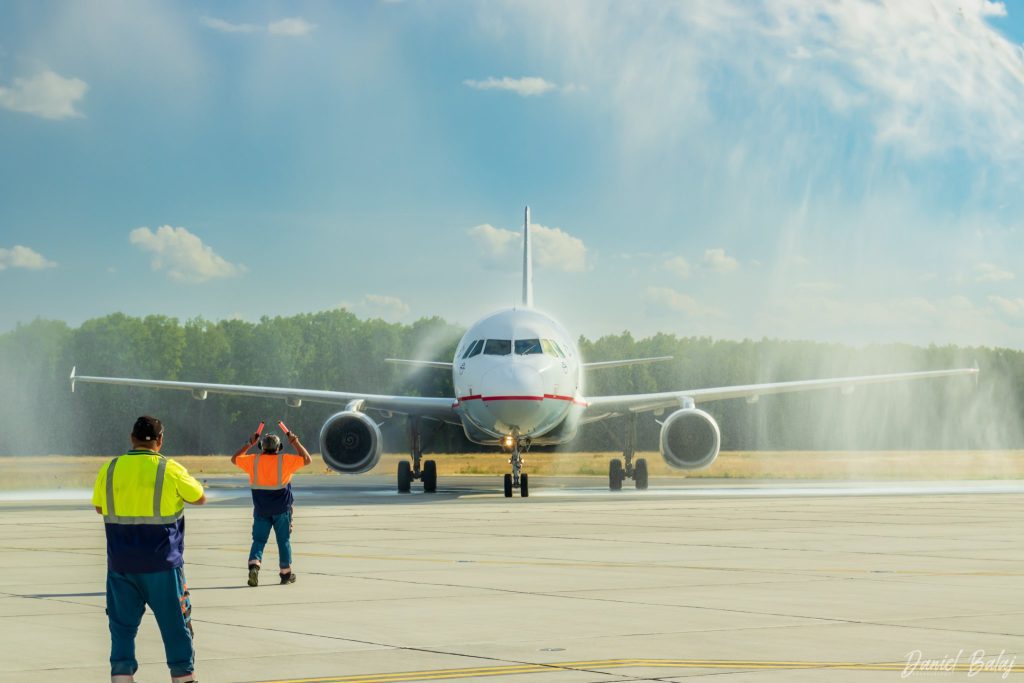 Mai multe companii aeriene au programat zboruri charter de pe Aeroportul Internațional Maramureș (AIM).