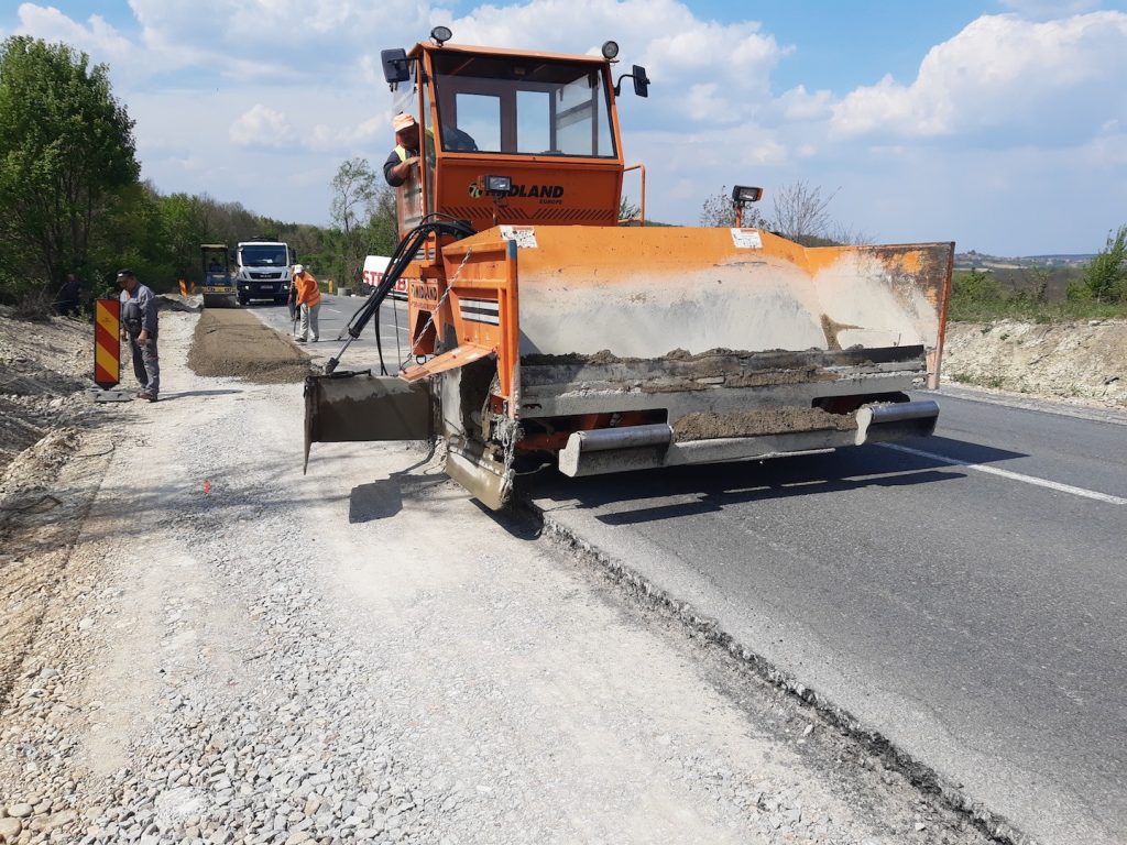 Municipalitatea băimăreamă a livrat prima comandă de asfaltare asocierii Antrepriza Reparații și Lucrări (ARL) Cluj - Construrom.