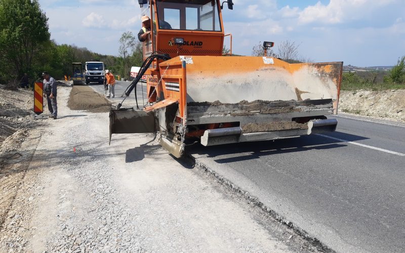 Municipalitatea băimăreamă a livrat prima comandă de asfaltare asocierii Antrepriza Reparații și Lucrări (ARL) Cluj - Construrom.