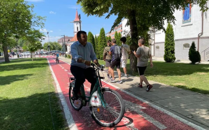 Primele 100 de biciclete achiziționate pe fonduri europene au sosit în orașul bistrițean Beclean.