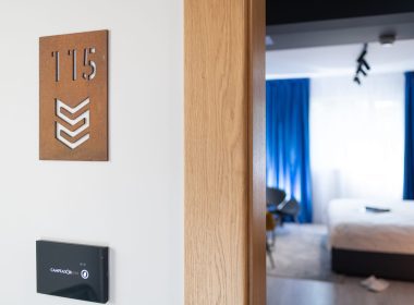 Un cămin de nefamiliști din Cluj-Napoca a fost transformat de către compania Campeador Bistrița într-un hotel inteligent.