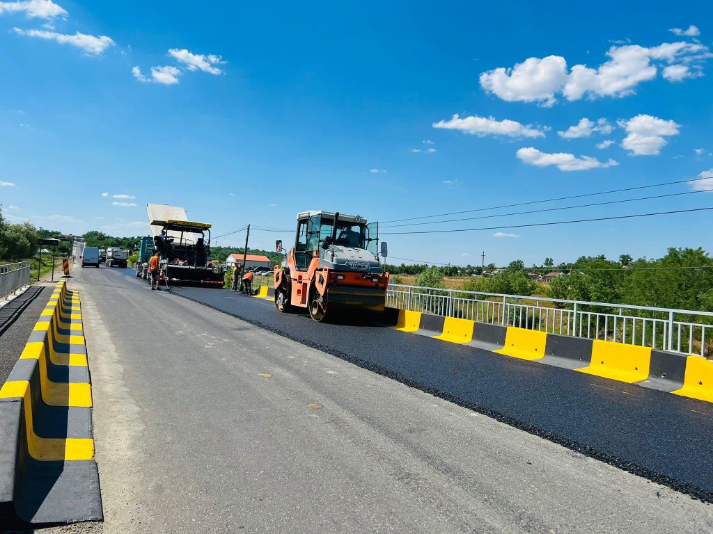 Constructorul bistrițean Frasinul a anunțat finalizarea lucrărilor la o șosea din zona Moldovei mai repede cu un an decât termenul prevăzut în contract.