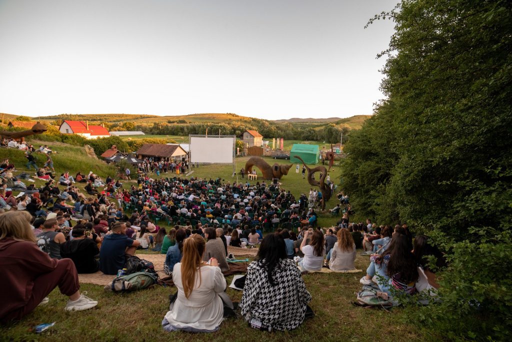 Organizatorii Festivalului Internațional de Film Transilvania (TIFF) au anunțat prima ediție a Sunscreen Film & Arts Festival (SFAF).