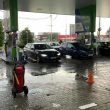 Mai mulți șoferi din Cluj au decis să alimenteze autovehiculele în cantități mici pentru a protesta față de prețurile în creștere la combustibil.