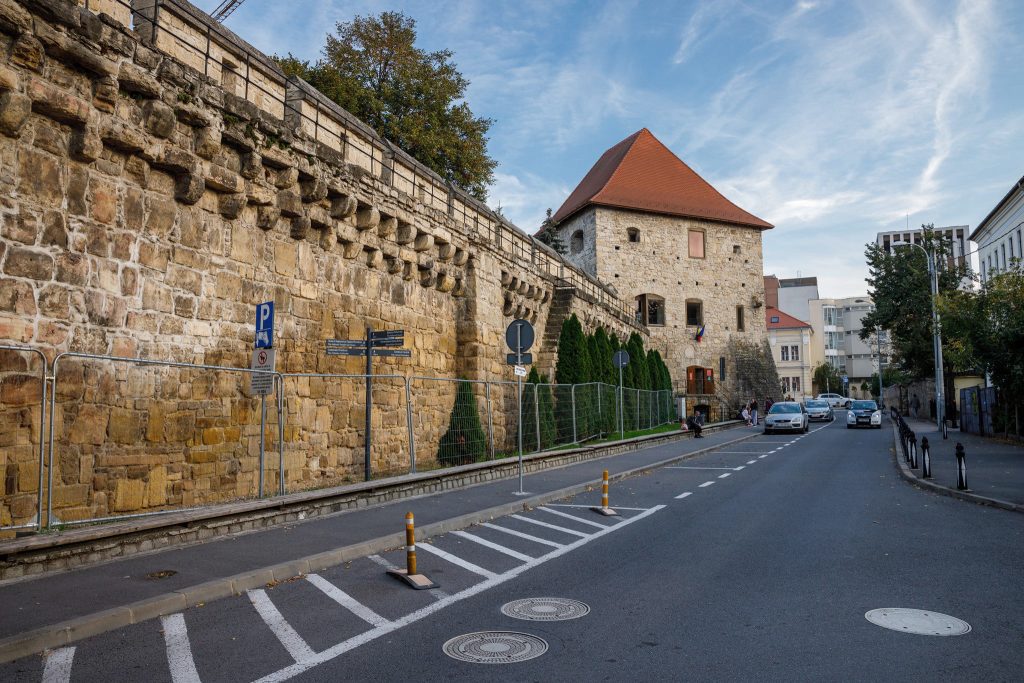 Antreprenorul proiectului de amenajare a zonei Mihail Kogălniceanu, din Cluj-Napoca, va proceda la desființarea locurilor de parcare.