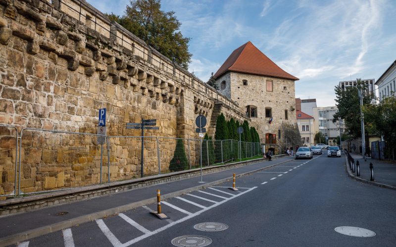 Antreprenorul proiectului de amenajare a zonei Mihail Kogălniceanu, din Cluj-Napoca, va proceda la desființarea locurilor de parcare.