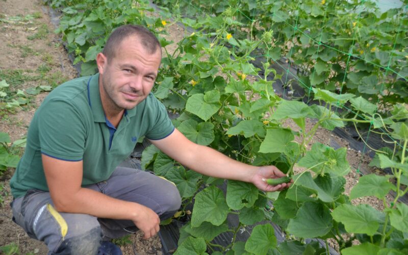 Tudor Bura locuiește în Buzești, în zona cartierului de case nou-înființat în fosta livadă a satului.