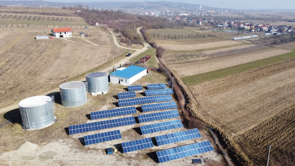 Având 280 de panouri fotovoltaice, parcul de pe teritoriul comunei Fărcașa are o putere instalată de 70 Kw.