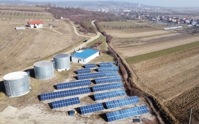 Având 280 de panouri fotovoltaice, parcul de pe teritoriul comunei Fărcașa are o putere instalată de 70 Kw.