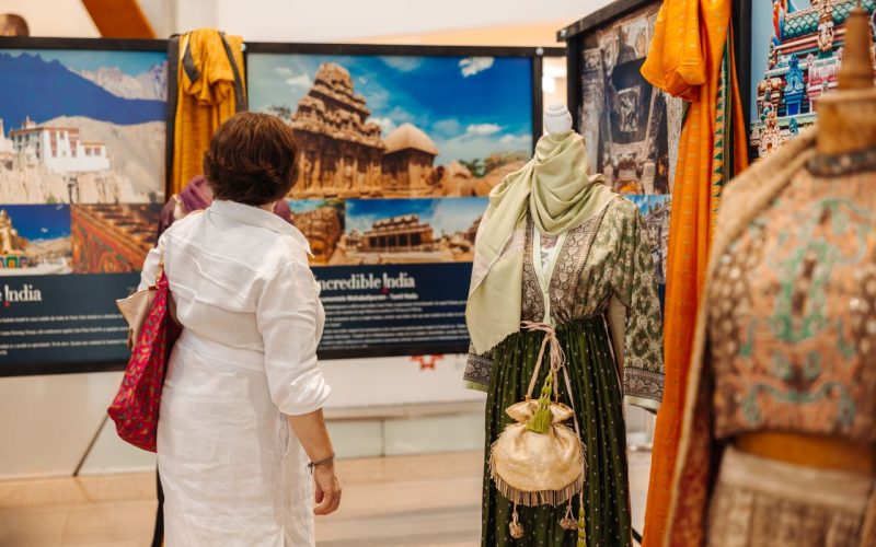 Locurile misterioase şi tradiţiile uneia dintre cele mai exotice ţări din îndepărtata Asie pot fi descoperite, până duminică, la Iulius Mall Cluj (IMC).