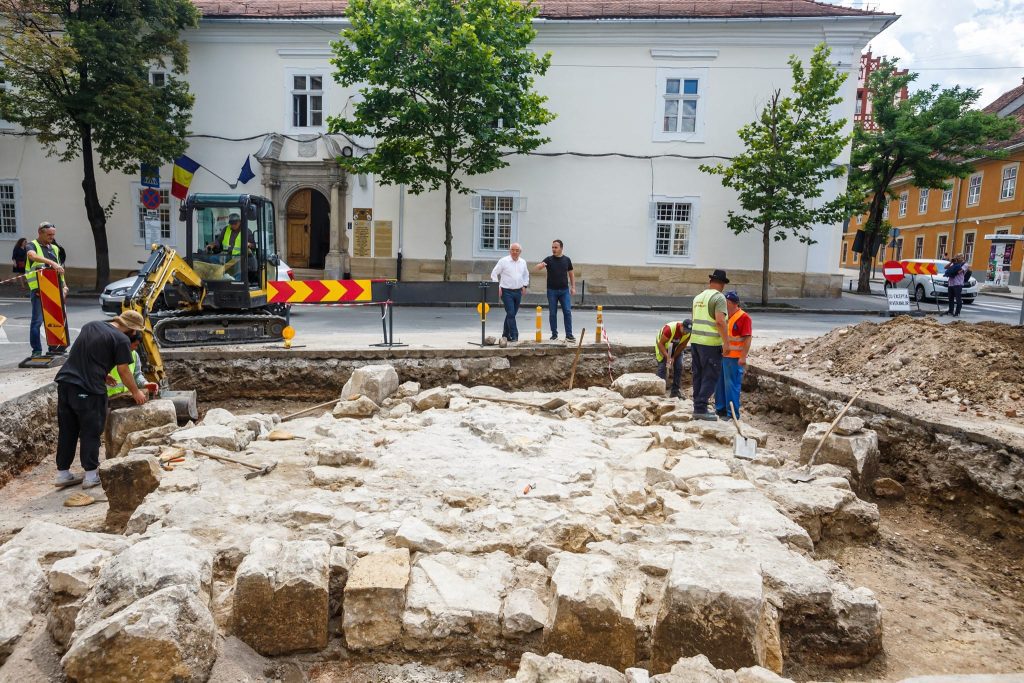 Proiectul cuprinde lucrări de reamenajare pentru străzile Kogălniceanu și din zonă: Universității, E. de Martonne, axa nord-sud