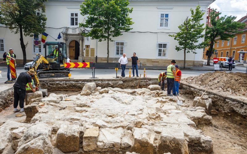 Proiectul cuprinde lucrări de reamenajare pentru străzile Kogălniceanu și din zonă: Universității, E. de Martonne, axa nord-sud