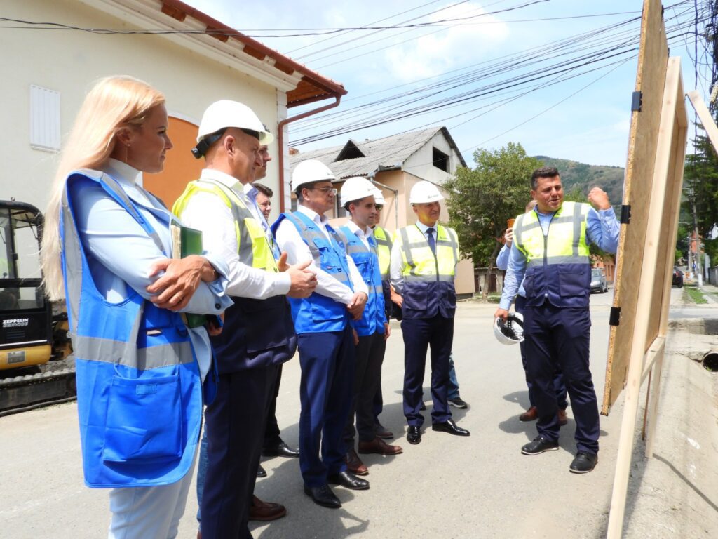 Ministrul fondurilor europene, Marcel Boloș, a verificat stadiul proiectelor pe bani UE din județul Sălaj, efectuând o vizită în orașul Șimleu Silvaniei.