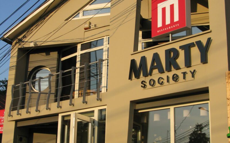 Restaurantul Marty Society din Cluj-Napoca, primul din acest lanț, va fi dezafectat, pe terenul de pe str. Victor Babeș urmând să apară un bloc de locuințe.