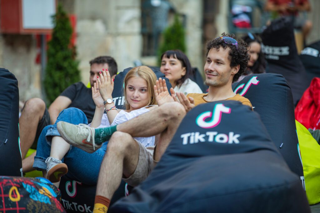 Platforma globală TikTok și-a propus să le ofere utilizatorilor ocazia să fie parte din experiența Untold și s-a alăturat festivalului din perioada 4-7 august, de la Cluj-Napoca, sub tema „Temple of Luna”.