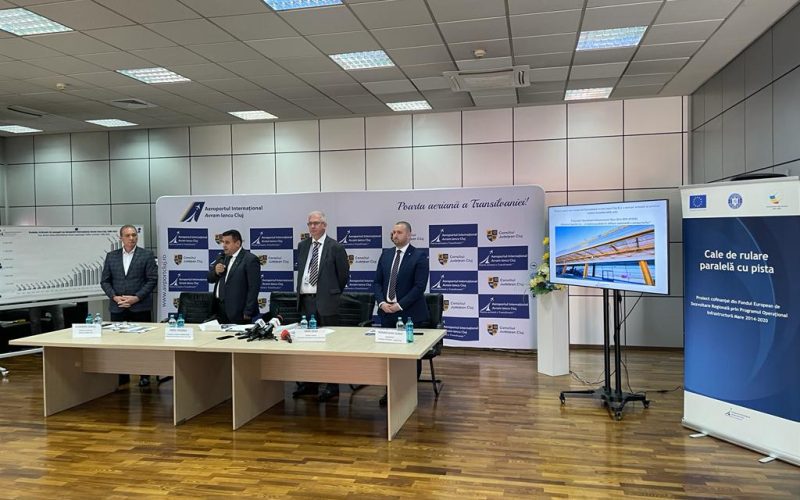 Pe Aeroportul Internațional Cluj (AIAIC) au devenit operaționale cele două căi, Hotel și India, din proiectul “Cale de rulare paralelă cu pista”, finanțat din fonduri nerambursabile.