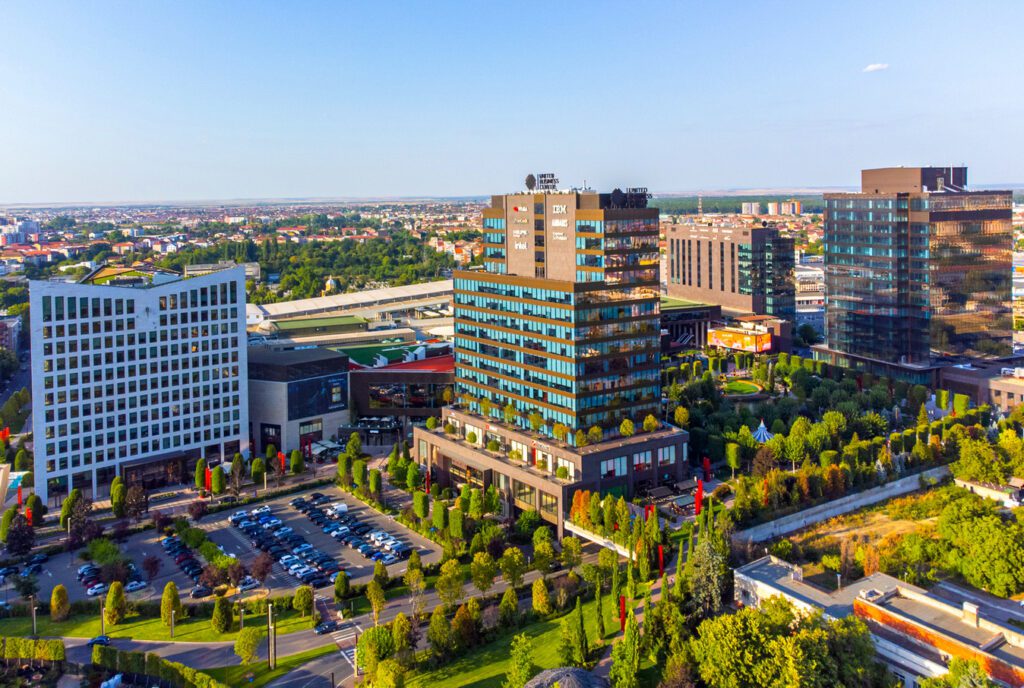 Recent, compania Iulius, singurul dezvoltator și operator de proiecte mixed-use de regenerare urbană din România, și partenerii Atterbury Europe au semnat o finanțare de 410 milioane de euro.