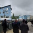Drumul Nordului a fost reabilitat cu succes ✅Alături de Ministrul Investițiilor și Proiectelor Europene, Marcel Ioan Boloș, am recepționat vineri lucrările de reabilitare și modernizare realizate pe Drumul Nordului, loturile I și II. ➡️În momentul în care am preluat mandatul de președinte al Consiliului Județean Maramureș, octombrie 2020, stadiul de realizarea al lucrărilor la acest proiect era de sub 20% pe ambele tronsoane, iar din punct de vedere financiar, sub 10%. 🛣În cadrul acestui proiect, au fost reabilitați peste 72 kilometri de drumuri județene, fiind cuprinse următoarele 5 drumuri județene și sectoare de drumuri județene: DJ 108D, DJ 108A, DJ 193, DJ 182B și DJ 182C. ➡️Proiectul, în valoare totală de peste 231 milioane de lei, a fost finanțat prin Programul Operațional Regional - POR. ➡️Cele mai importante lucrări realizate în cadrul proiectului sunt: 15.527,71 mp de trotuare, 50 de stații de autobuz, 79 treceri de pietoni, reabilitarea a 10 poduri și 2 poduri noi. ➡️Vom continua reabilitarea drumurilor județene cu proiectul Mara-Nord, prin care vom moderniza peste 80 de kilometri de drumuri județene. ➡️Mulțumesc antreprenorului și echipei de proiect din cadrul Consiliului Județean Maramureș pentru implicare și pentru toată munca depusă în realizarea acestui proiect. ✅De asemenea, tot în cadrul vizitei domnului ministru în Maramureș, am verificat împreună stadiul lucrărilor de la Centrul de Terapii Alternative - ALTHERA - un proiect în valoare de aproximativ 3,5 milioane de euro, care va fi finalizat în decembrie 2022. ➡️Centrul Althera are ca obiectiv principal îmbunătățirea serviciilor medicale și complementare ale terapiilor alternative pentru copiii cu dizabilități. Acesta va cuprinde 7 cabinete medicale, un parc senzorial și o arenă mare pentru terapie inovatoare cu animale. ➡️Mulțumesc domnului ministru Marcel Ioan Boloș pentru toată susținerea pe care o oferă județului Maramureș și pentru sprijinul oferit proiectelor la care lucrăm.