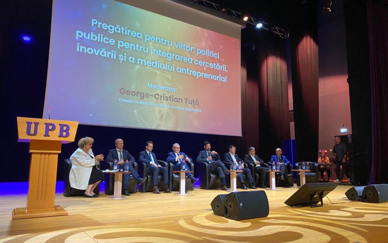 Evenimentul s-a derulat în colaborare cu Agenția de Dezvoltare Regională Nord-Est (ADRNE), ROStartup, Rubik Hub, Banca Mondială, Comisia Europeană, Universitatea Politehnică din București.