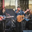 Evenimentul „Pune mâna pe chitară!" aduce hituri și sute de chitariști care vor cânta la unison în Iulius Parc Cluj.