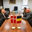 Vicepreședintele Consiliului Județean (CJ), Marius Mînzat, l-a primit pe Uffe Balslev, noul ambasador al Danemarcei la București.