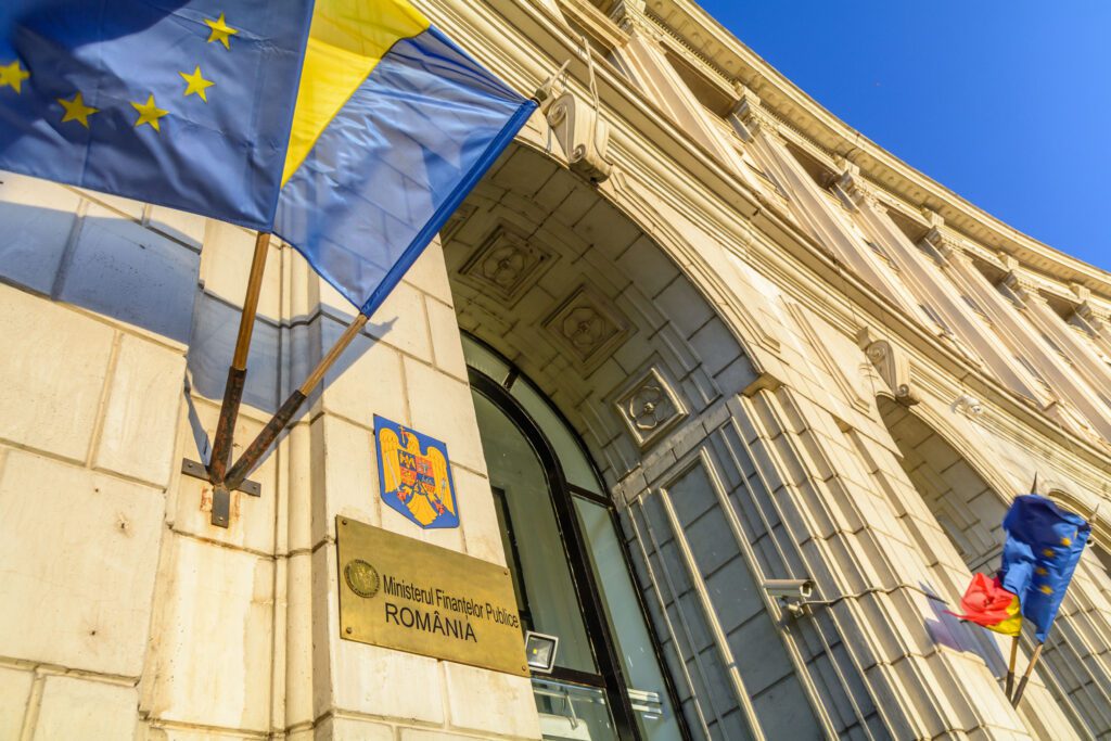 Din 1 noiembrie, românii pot investi în titlurile de stat Tezaur, cu maturități de 1 și 2 ani și dobânzi anuale de 8,70%, respectiv 9,15%.