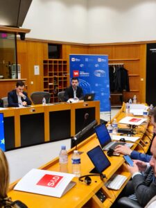 Romanian Digital Days (RDD) s-a numit evenimentul din capitala Belgiei, organizat de Transilvania IT Cluster (TITC), Consiliul Național al Întreprinderilor Mici și Mijlocii din România și RoboHub, cu sprijinul europarlamentarului Victor Negrescu. 