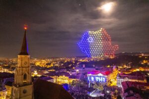 Un spectacol de drone, video mapping și artificii, de la ZCJ, a cuprins pe scurt esența comunității clujene.