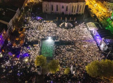 Un spectacol de drone, video mapping și artificii, de la ZCJ, a cuprins pe scurt esența comunității clujene,