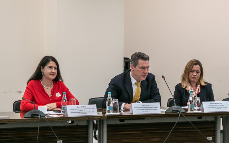 La eveniment au mai participat Mihaela Mihăilescu, director adjunct pentru România al BERD, Dana Ionescu, specialist în infrastructură municipală al BERD, Carmen Moraru, secretar de stat și Răzvan Popescu, subsecretar de stat MIPE.